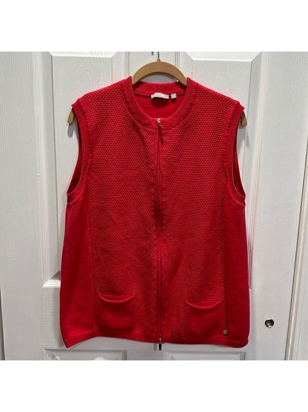 RABE SWEATER VEST. 